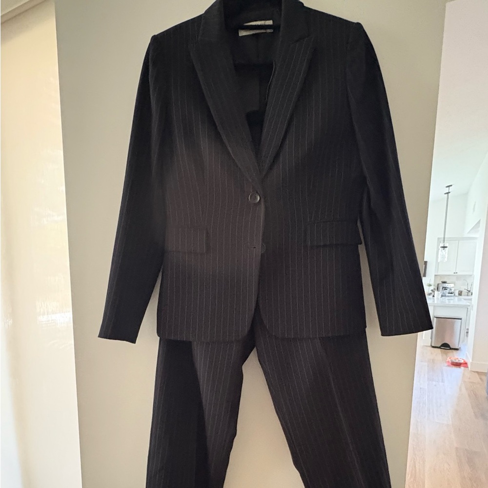 Tahari -vintage 70’s Menswear Inspired pinstripe suit, size 8
